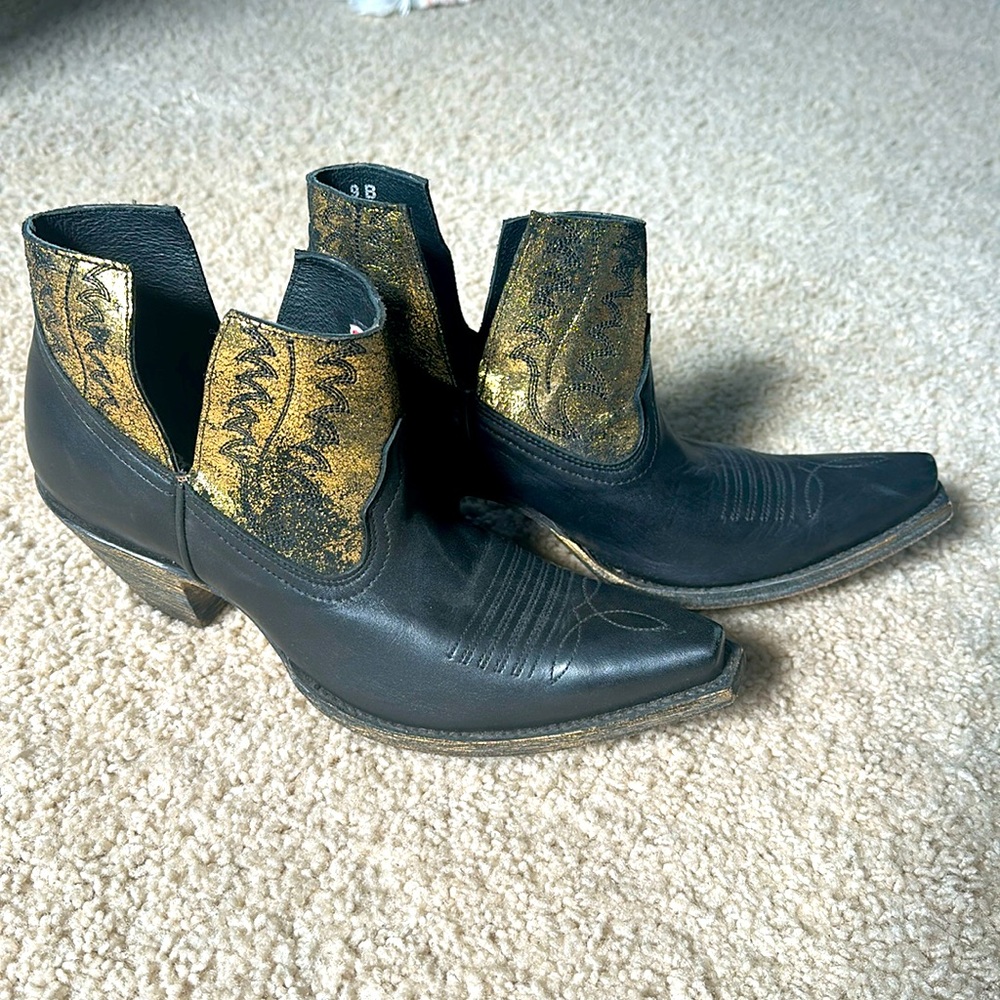 Old Gringo Ankle Boots, Size 9, Black and Gold